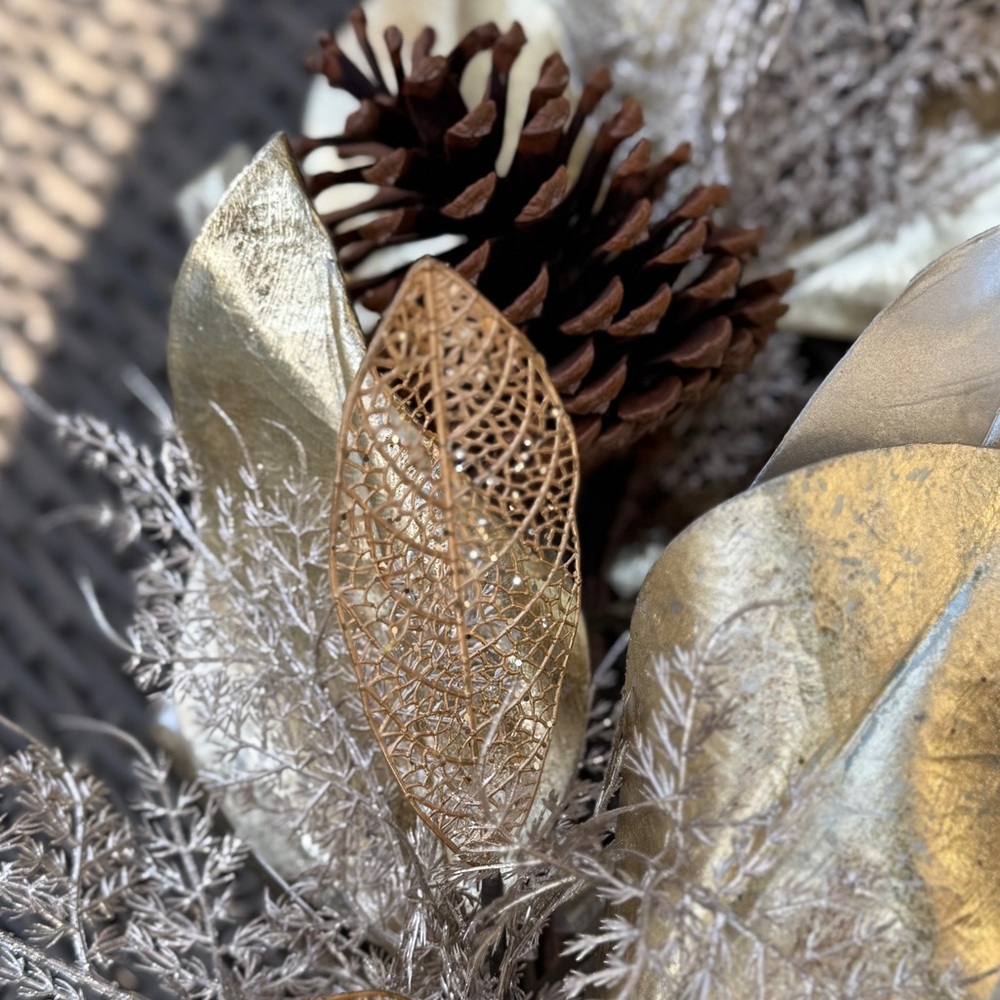 Frontgate Gold Magnolia and Pinecone Garland 6 ft - NWT - Picture 9 of 15